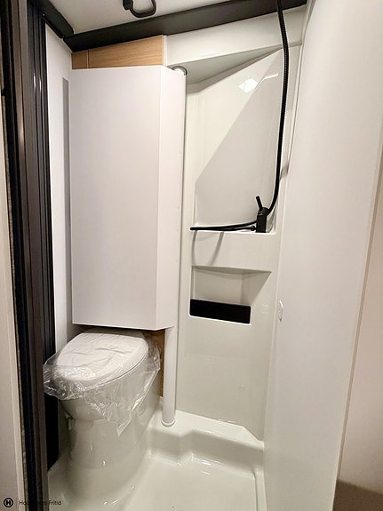 Adria Twin Select 640 SGX 15 of 16