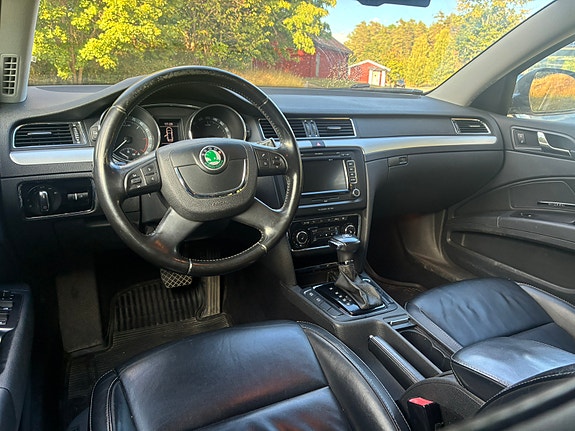 Skoda Superb 6 of 11