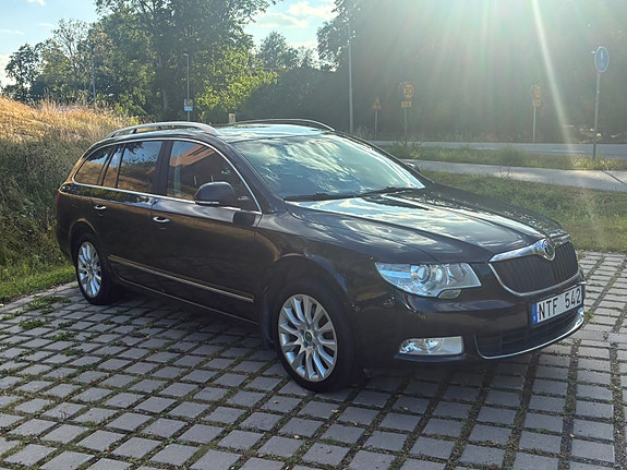 Skoda Superb 2 of 11