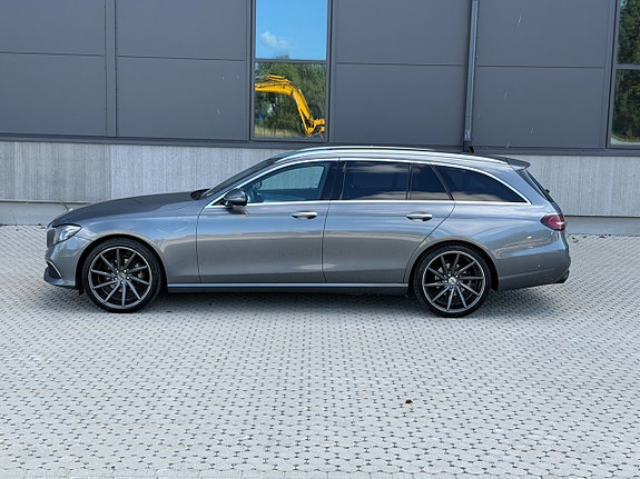 Mercedes-Benz E200 2 of 14