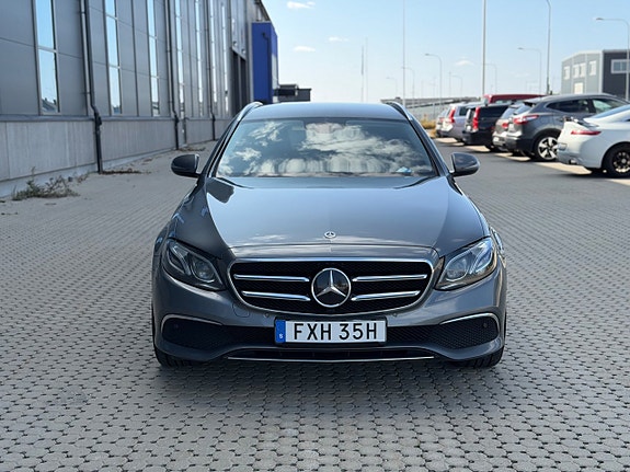 Mercedes-Benz E200 7 of 14