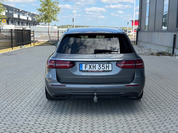 Mercedes-Benz E200 4 of 14