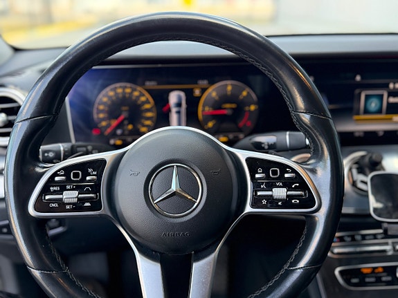 Mercedes-Benz E200 11 of 14