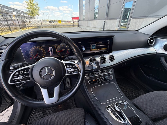 Mercedes-Benz E200 13 of 14