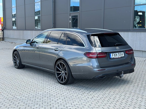 Mercedes-Benz E200 3 of 14