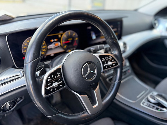 Mercedes-Benz E200 12 of 14