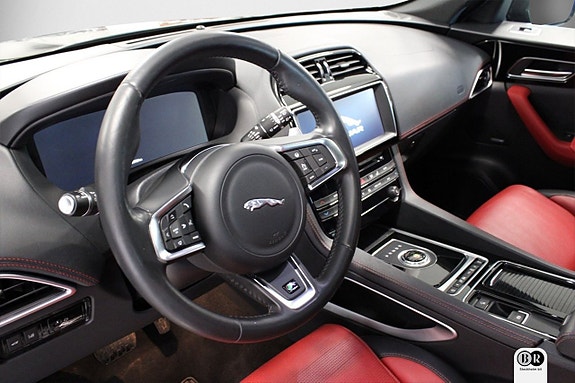 Jaguar F-PACE 6 of 21