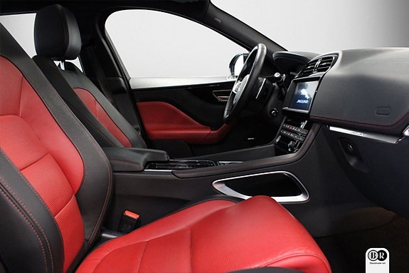 Jaguar F-PACE 4 of 21