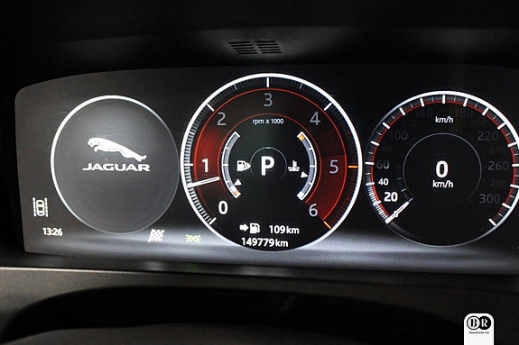 Jaguar F-PACE 10 of 21