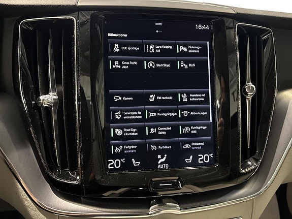 Volvo XC60 15 of 16