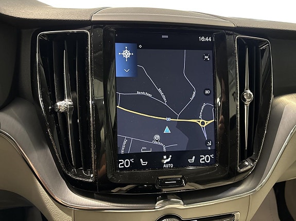 Volvo XC60 13 of 16