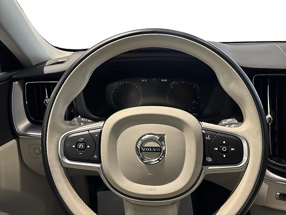Volvo XC60 9 of 16