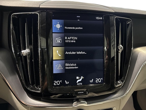 Volvo XC60 12 of 16