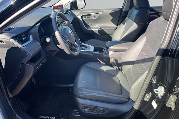 Toyota RAV4 13 of 24
