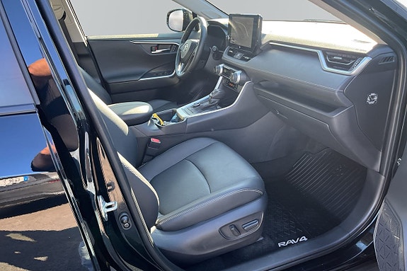 Toyota RAV4 7 of 24
