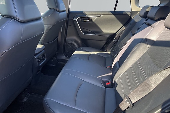 Toyota RAV4 12 of 24