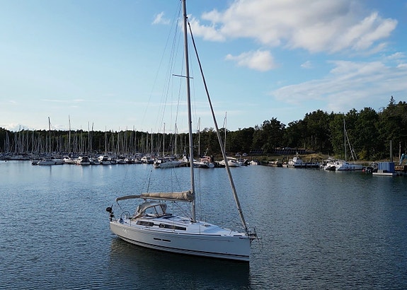 Dufour Grand Large 375 – 2011 | Yanmar 3YM30 | 3 kabiner & bogpropeller 3 of 20