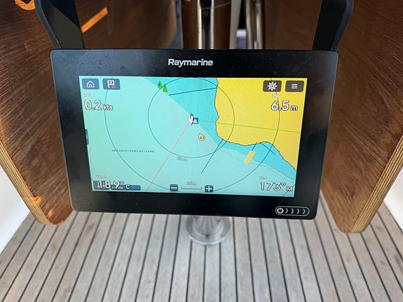 Dufour Grand Large 375 – 2011 | Yanmar 3YM30 | 3 kabiner & bogpropeller 16 of 20