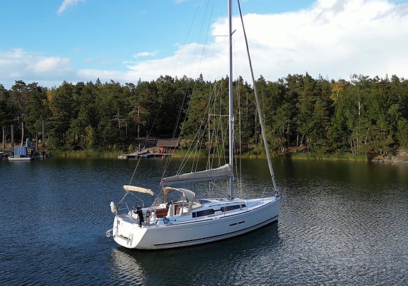 Dufour Grand Large 375 – 2011 | Yanmar 3YM30 | 3 kabiner & bogpropeller 2 of 20
