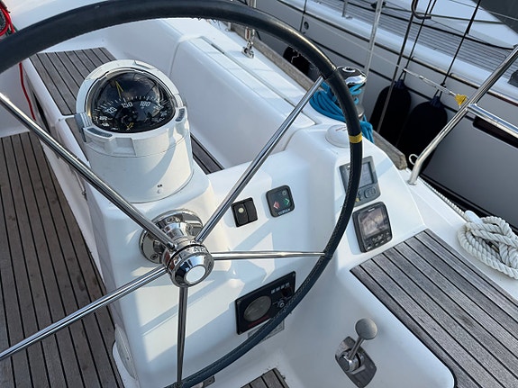 Dufour Grand Large 375 – 2011 | Yanmar 3YM30 | 3 kabiner & bogpropeller 15 of 20
