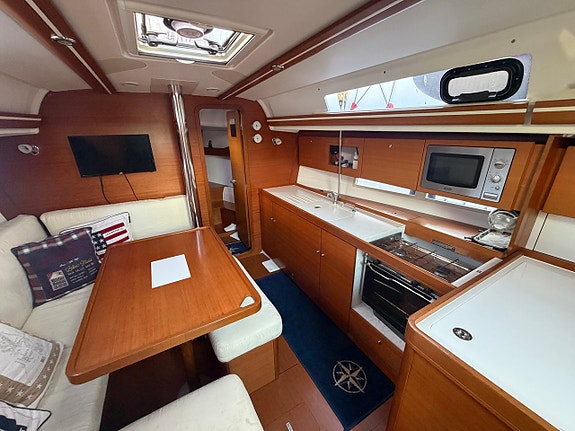 Dufour Grand Large 375 – 2011 | Yanmar 3YM30 | 3 kabiner & bogpropeller 7 of 20