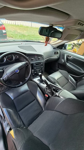 Volvo V70 4 of 5
