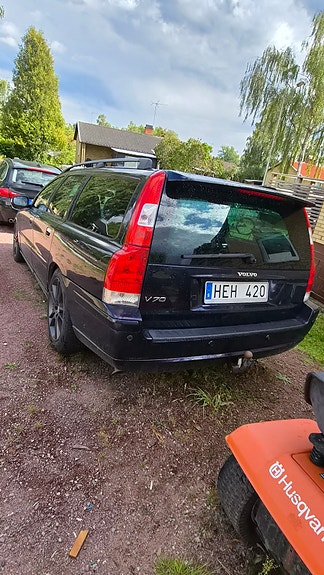 Volvo V70 3 of 5