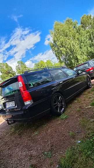Volvo V70 2 of 5