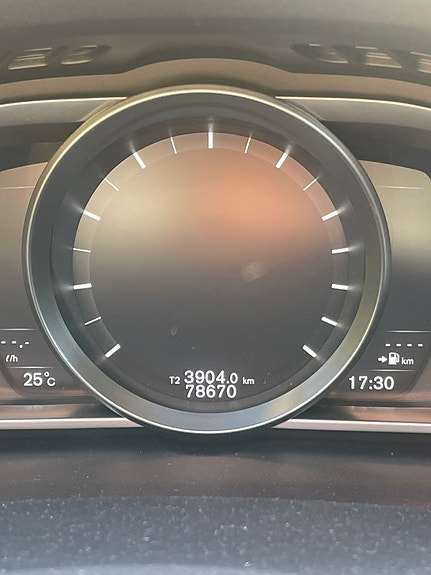 Volvo V40 Cross Country 8 of 11