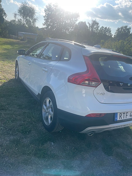Volvo V40 Cross Country 3 of 11