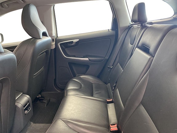Volvo XC60 7 of 14