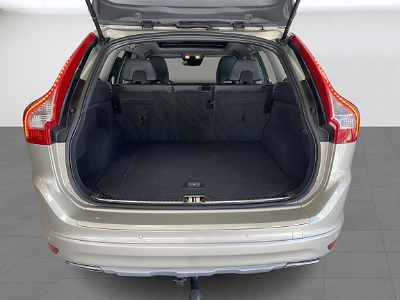 Volvo XC60 10 of 14