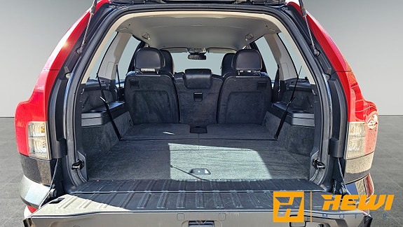 Volvo XC90 11 of 15