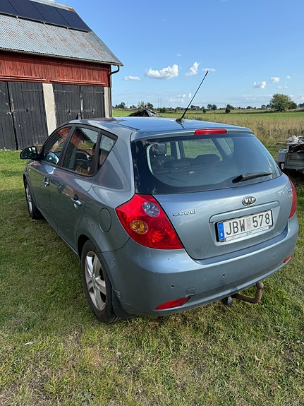 Kia Ceed 2 of 7