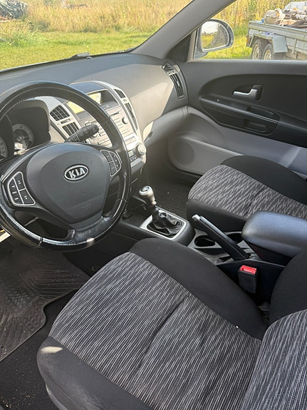 Kia Ceed 4 of 7