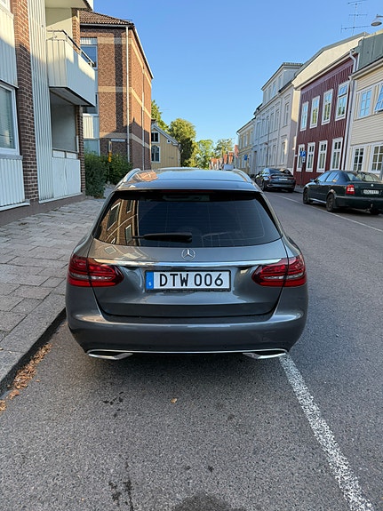 Mercedes-Benz C200 2 of 8