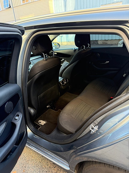 Mercedes-Benz C200 6 of 8