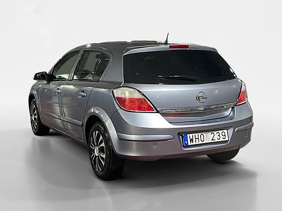 Opel Astra 4 of 8