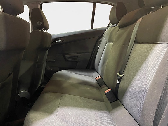 Opel Astra 8 of 8