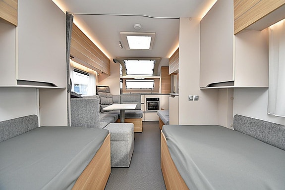 Adria 613 HT Adora, Långbäddar 13 of 27