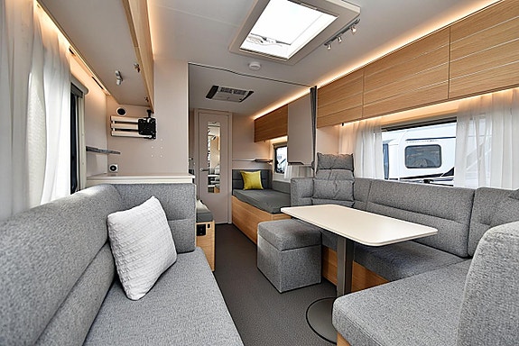 Adria 613 HT Adora, Långbäddar 6 of 27