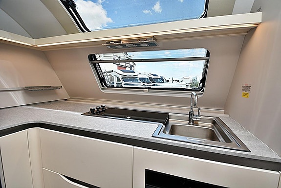 Adria 613 HT Adora, Långbäddar 19 of 27