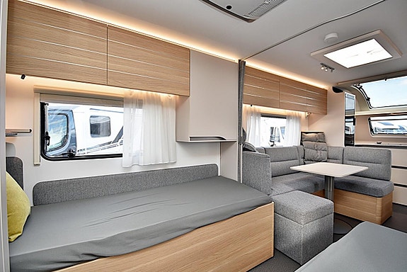 Adria 613 HT Adora, Långbäddar 12 of 27