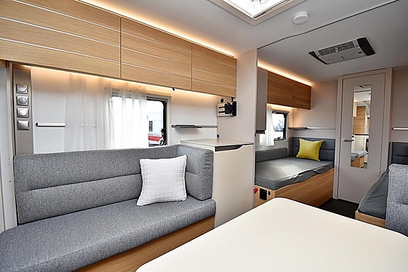 Adria 613 HT Adora, Långbäddar 8 of 27