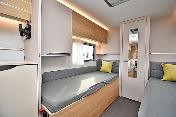 Adria 613 HT Adora, Långbäddar 10 of 27