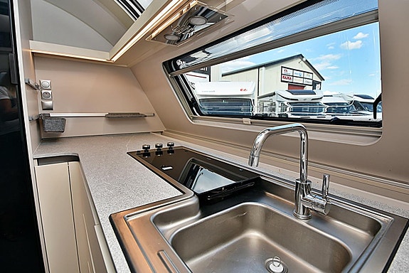 Adria 613 HT Adora, Långbäddar 20 of 27