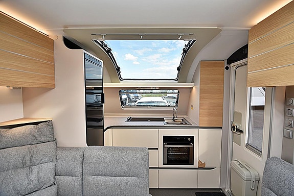 Adria 613 HT Adora, Långbäddar 18 of 27