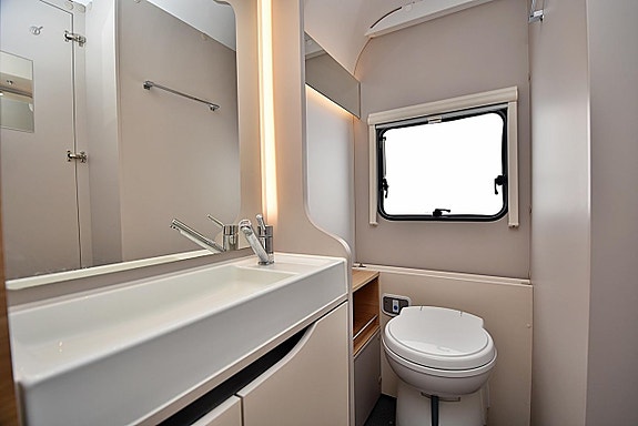 Adria 613 HT Adora, Långbäddar 23 of 27