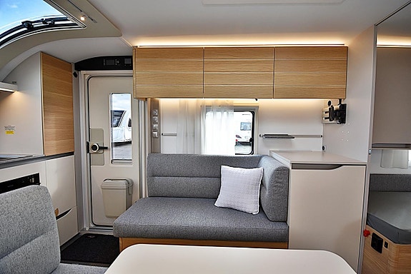 Adria 613 HT Adora, Långbäddar 9 of 27