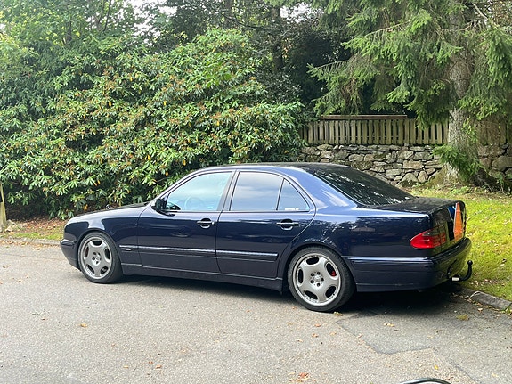 Mercedes-Benz E320 7 of 15